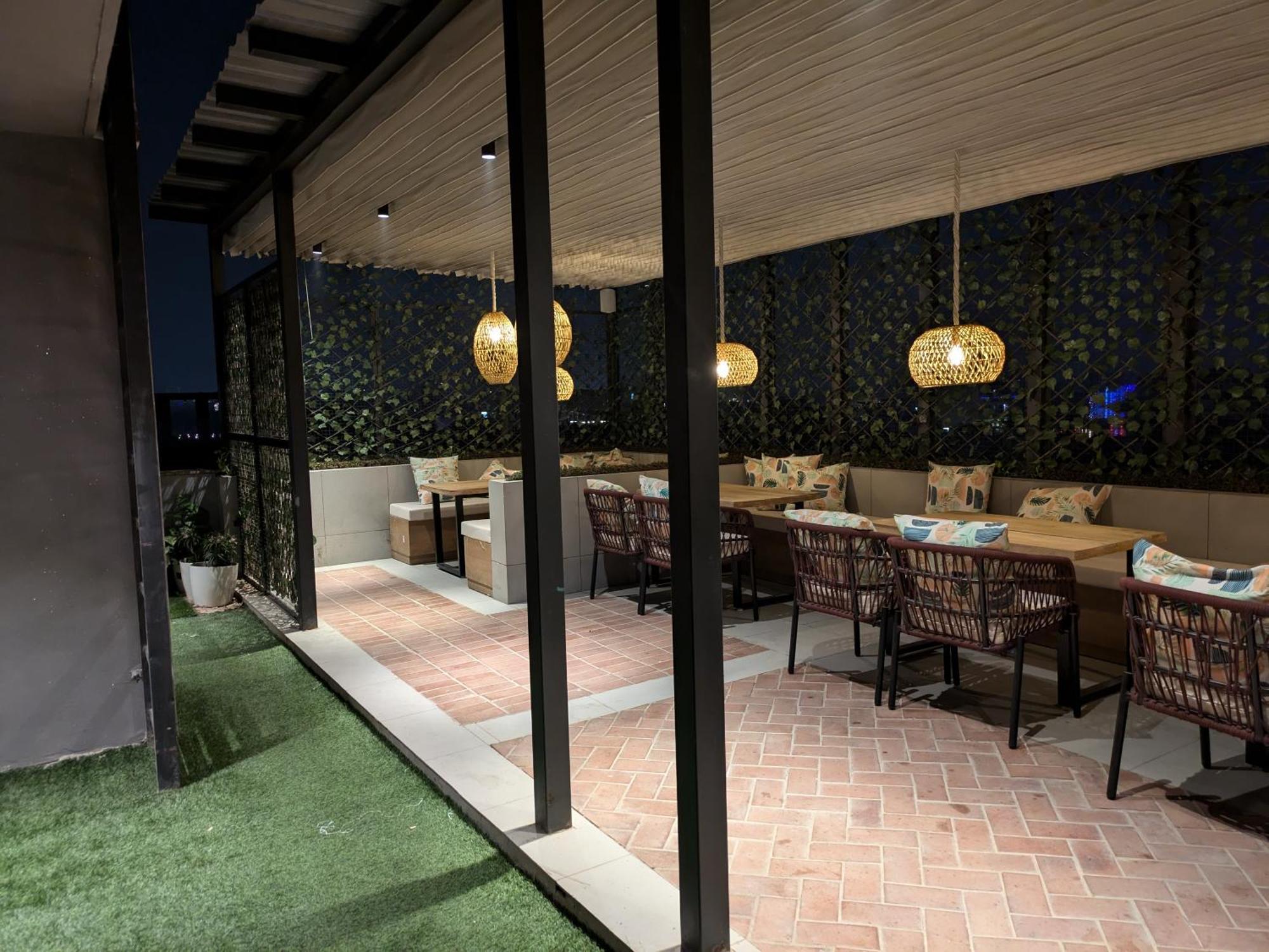 Stay Studio Hotel & Residences 古尔冈 外观 照片