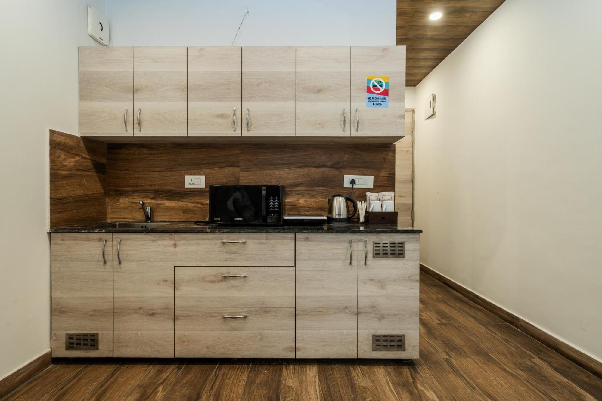 Stay Studio Hotel & Residences 古尔冈 外观 照片