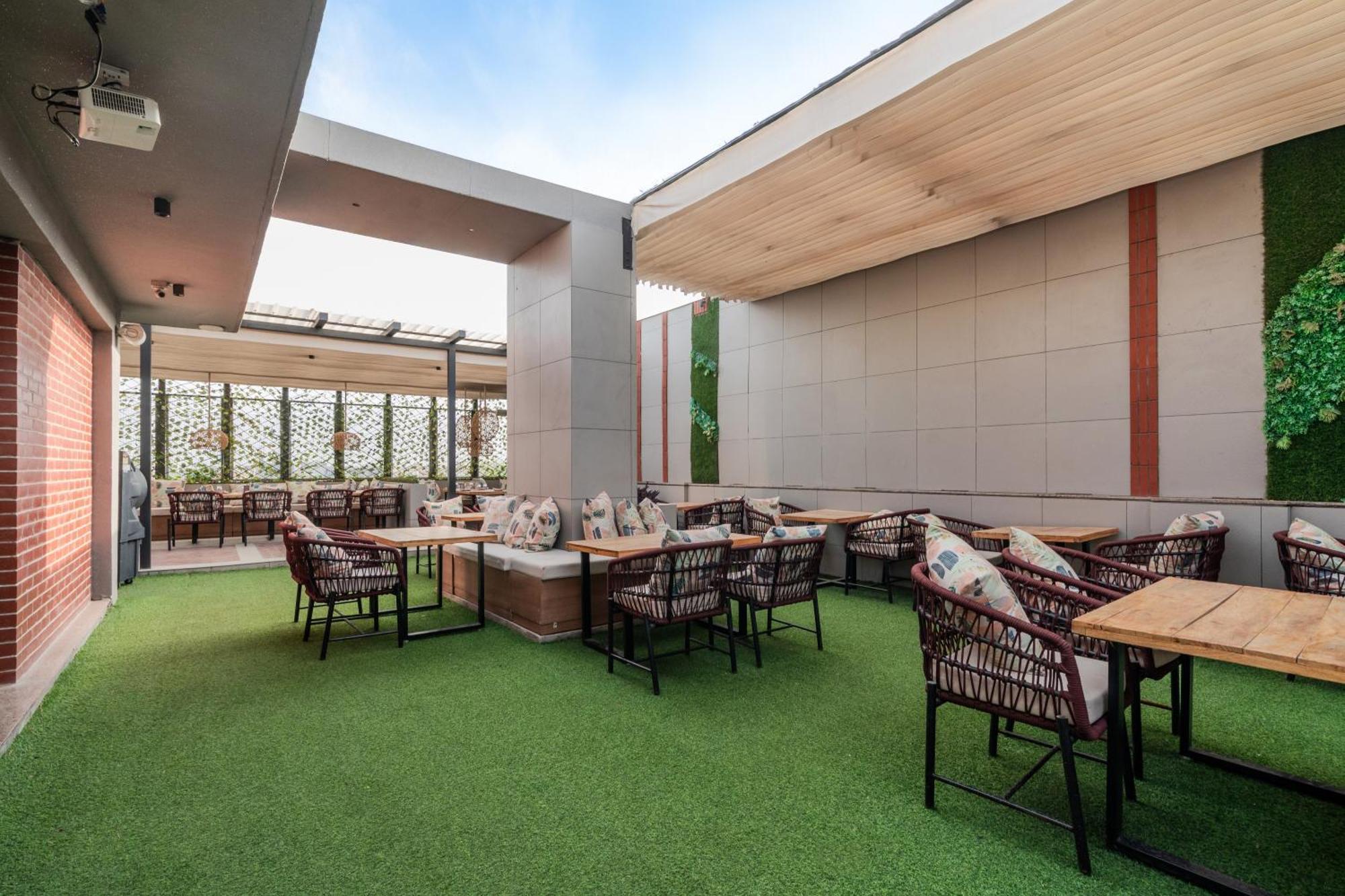 Stay Studio Hotel & Residences 古尔冈 外观 照片